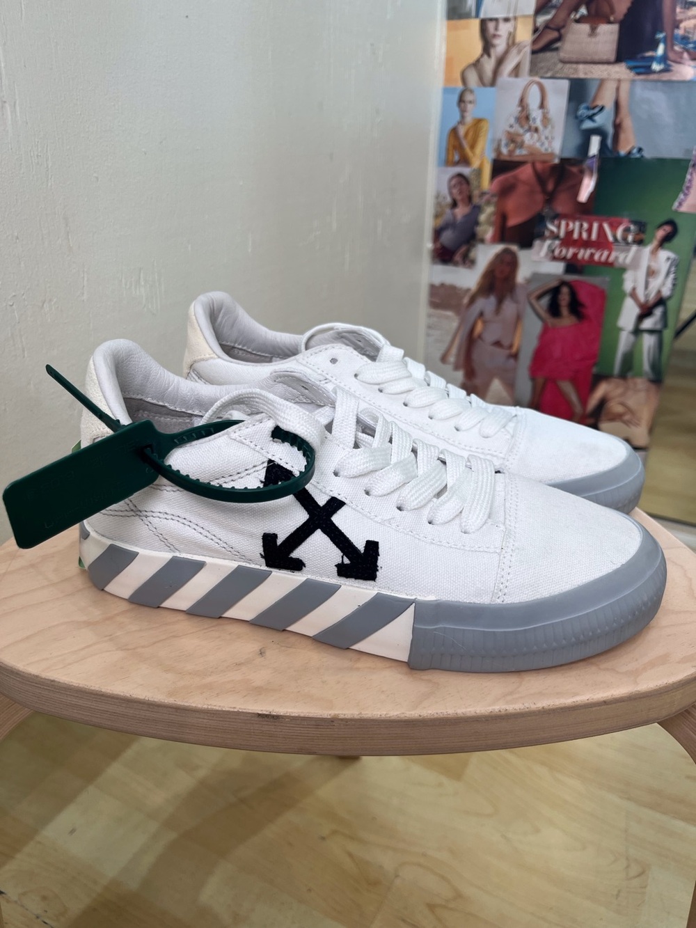 Off-White White Low-Top Arrow Canvas Sneakers 38